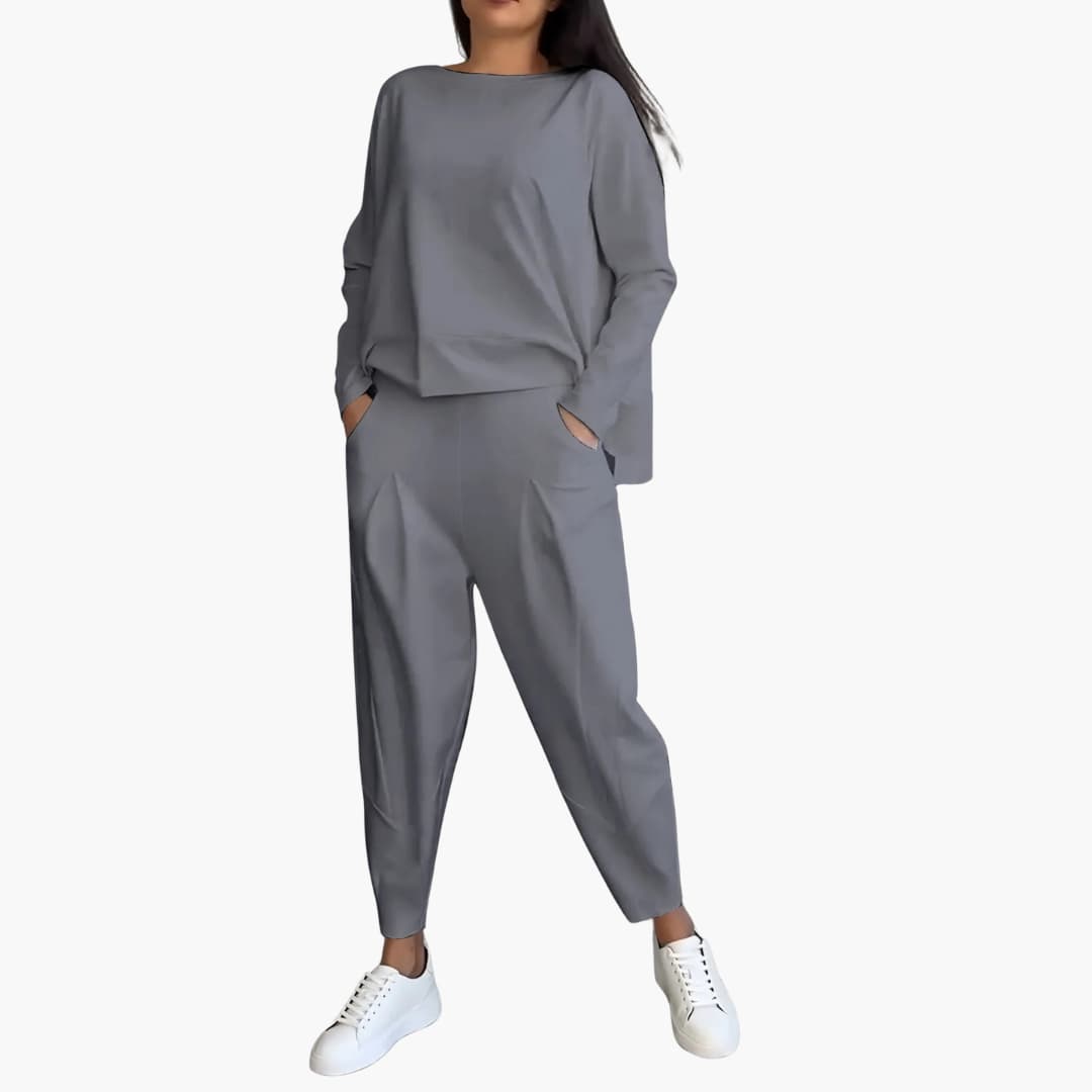 Lucia Twin Set – Comfortable Two-Piece Outfit with Crew Neckline